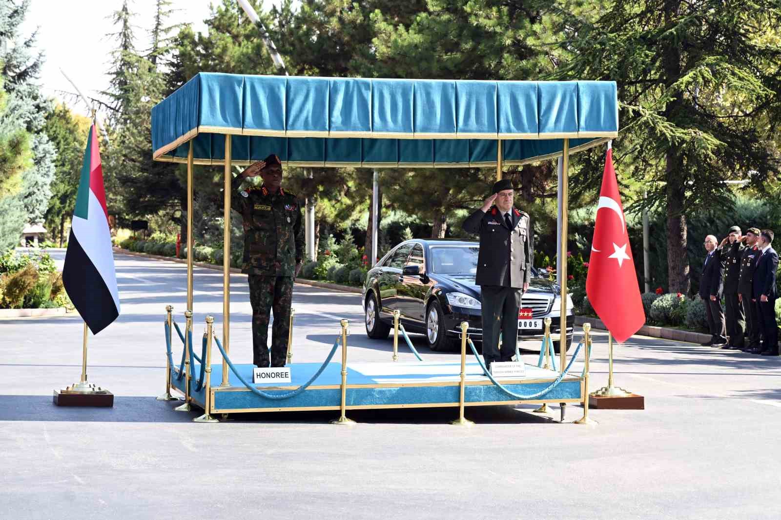 GENELKURMAY BAŞKANI BAYRAKTAROĞLU, SUDANLI MEVKİDAŞI ELATTA İLE GÖRÜŞTÜ
