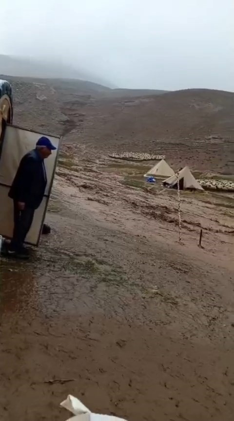 TUNCELİ’DE SELİN VURDUĞU YAYLALARDA ÜRETİCİLER ZOR ANLAR YAŞADI