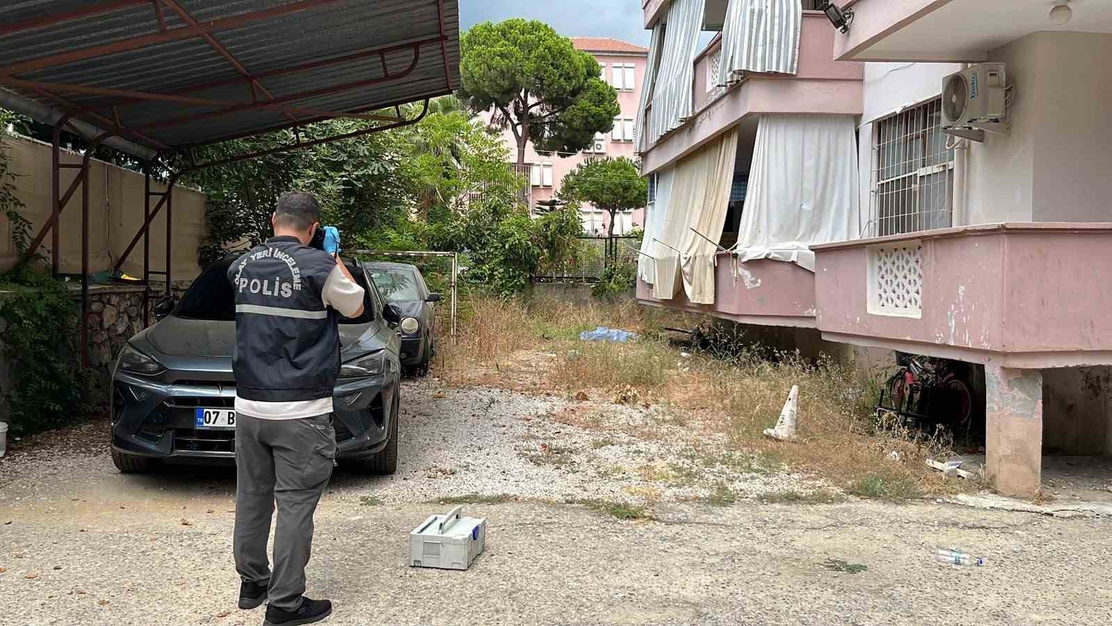 ALANYA’DA BALKONDAN DÜŞEN YAŞLI KADIN HAYATINI KAYBETTİ