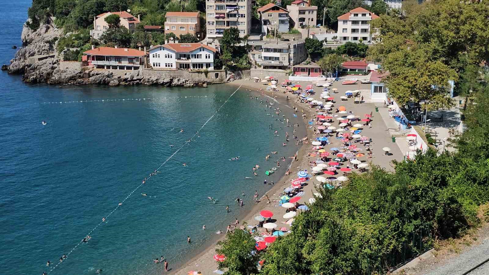 DENİZE GİRİŞ YASAĞI SONA ERDİ, KAPUZ’A AKIN ETTİLER
