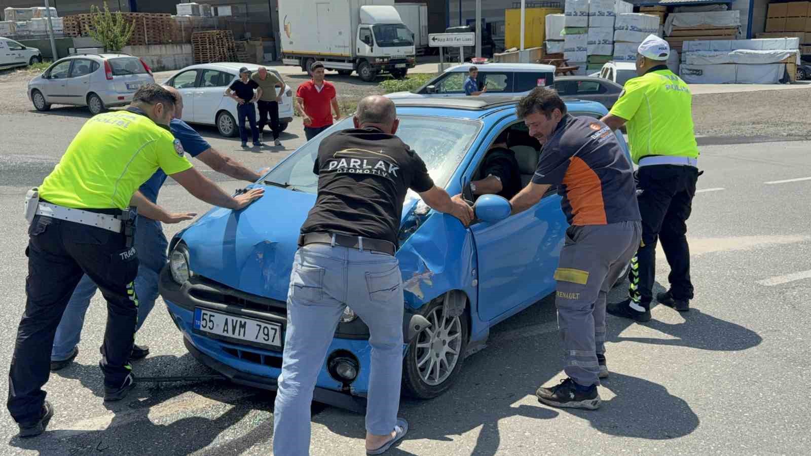SAMSUN’DA İKİ OTOMOBİL ÇARPIŞTI: 1 YARALI