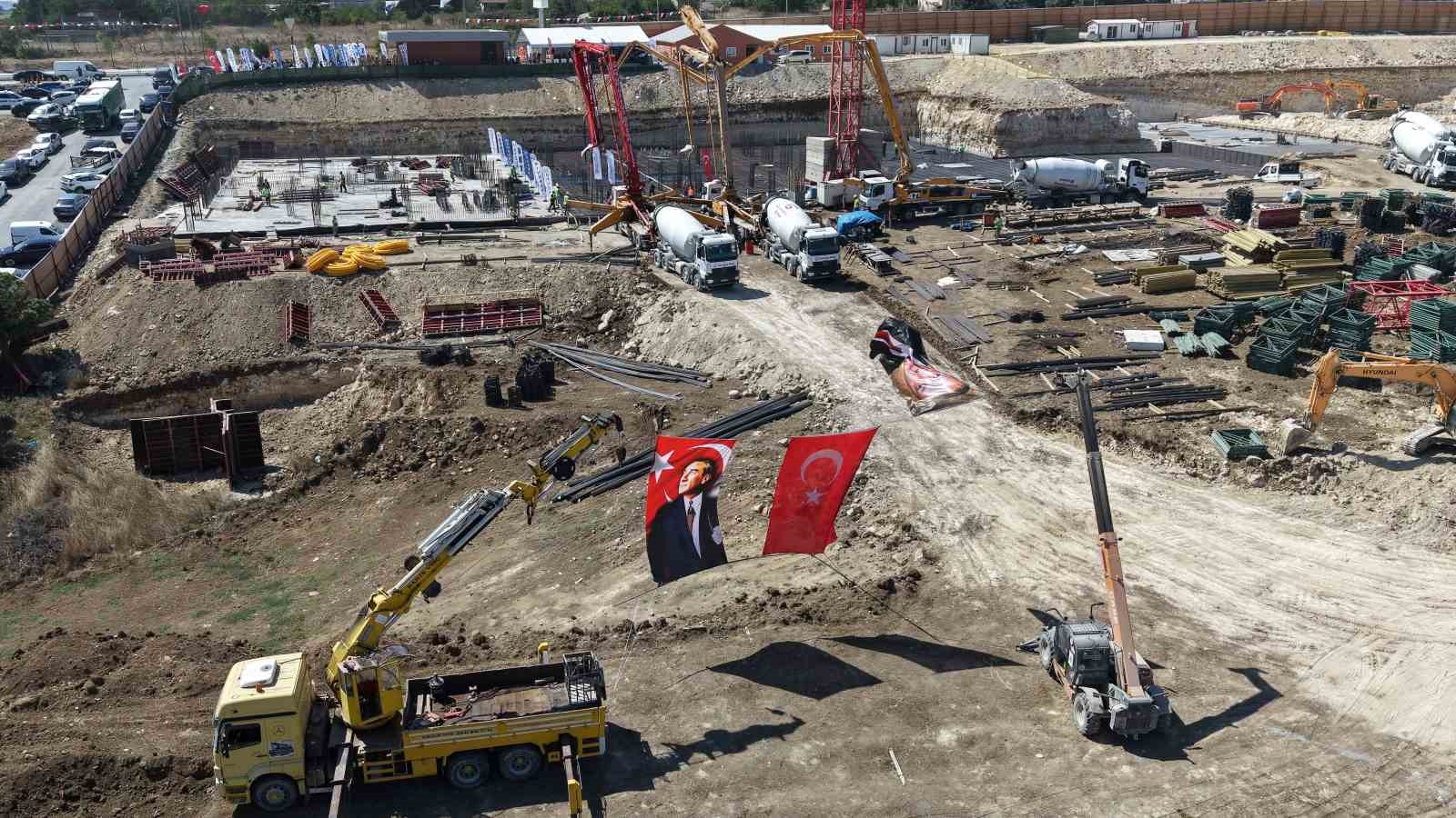 17 AĞUSTOS DEPREMİNİN SENE-İ DEVRİYESİNDE ARNAVUTKÖY’DE YENİ KONUTLARIN TEMELİ ATILDI