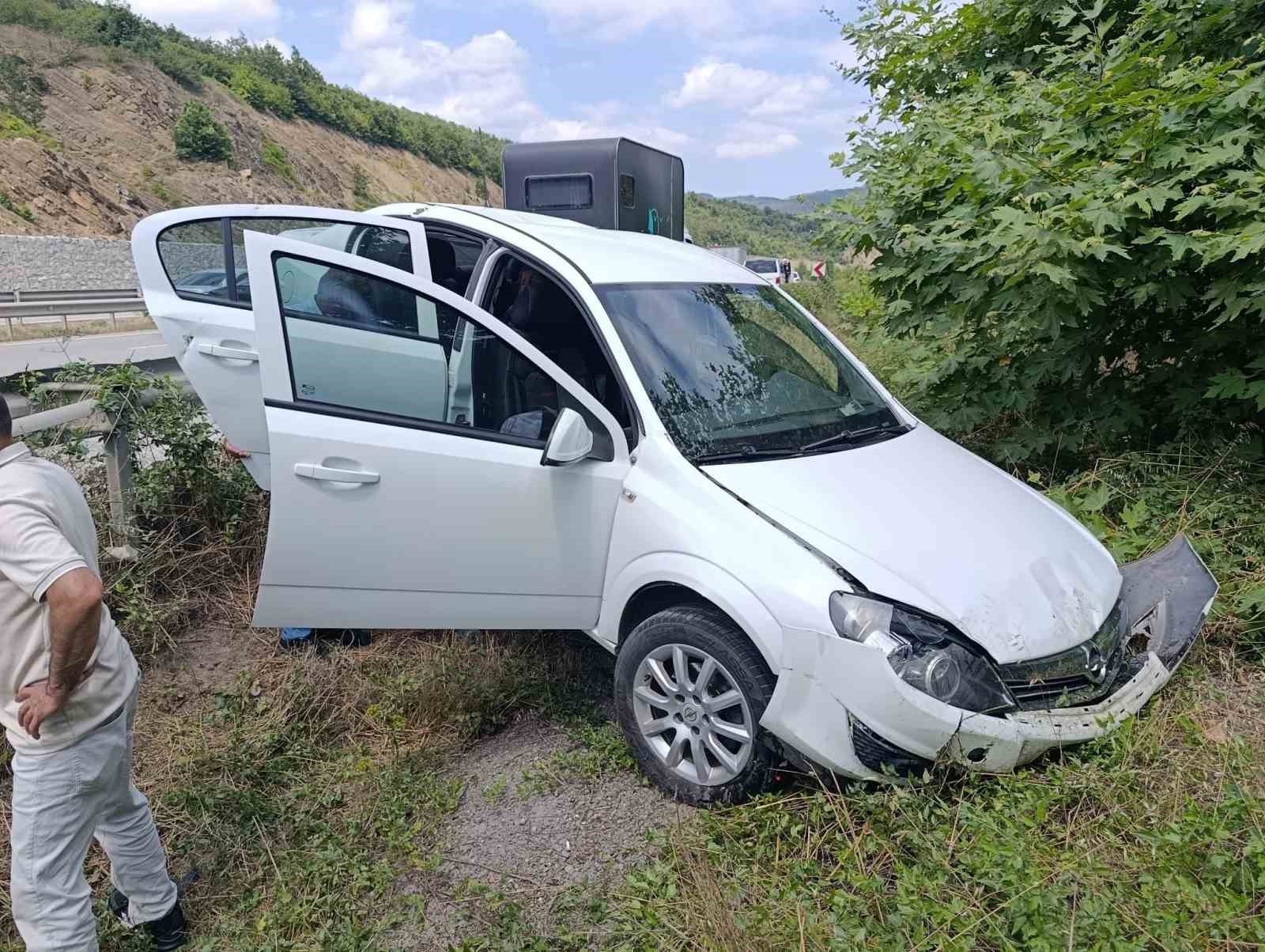 KAVAK’TA ARAÇLAR ÇARPIŞTI: 5 YARALI
