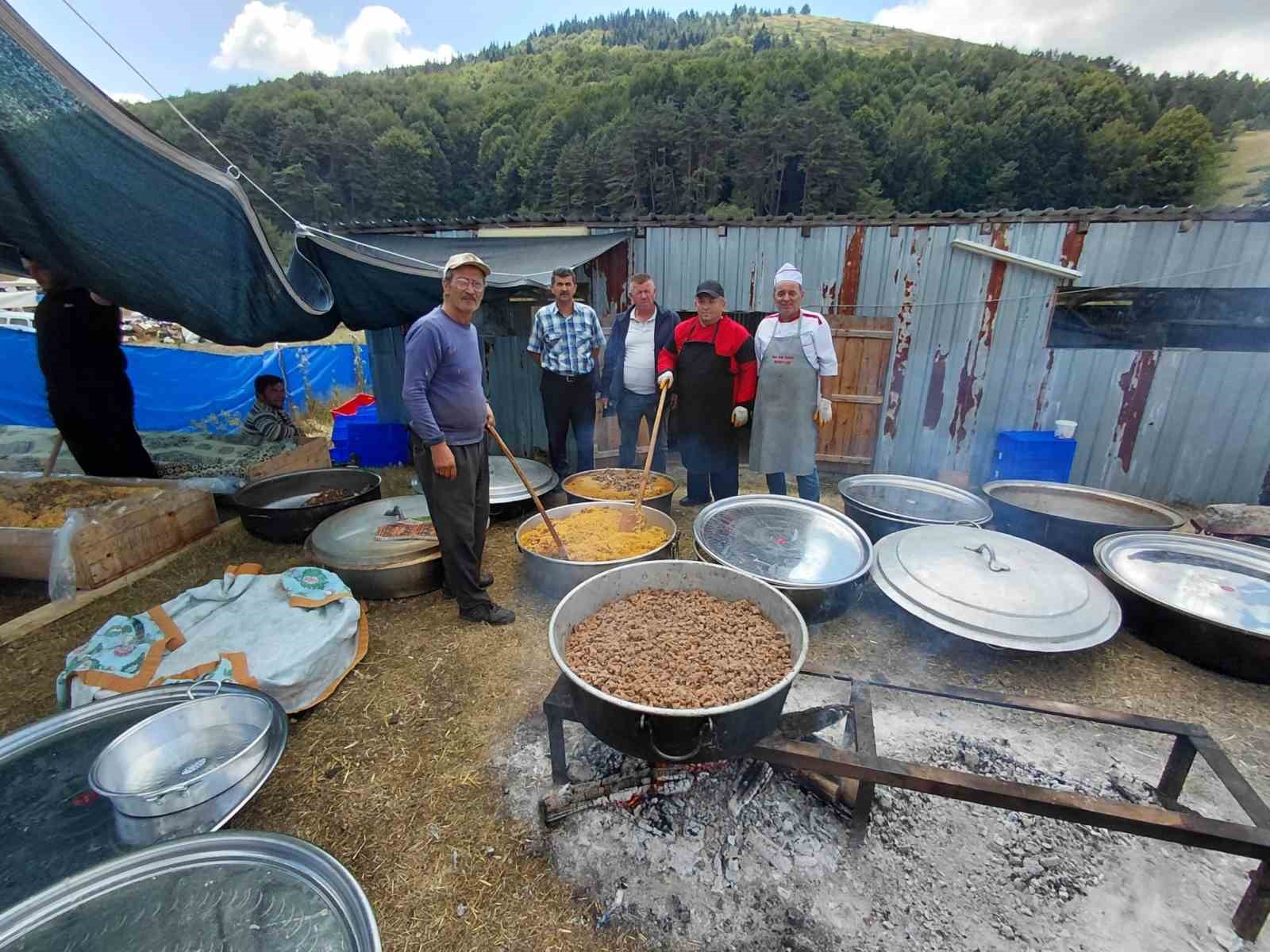 ABANT’TA HACET BAYRAMI RENKLİ GÖRÜNTÜLERE SAHNE OLDU