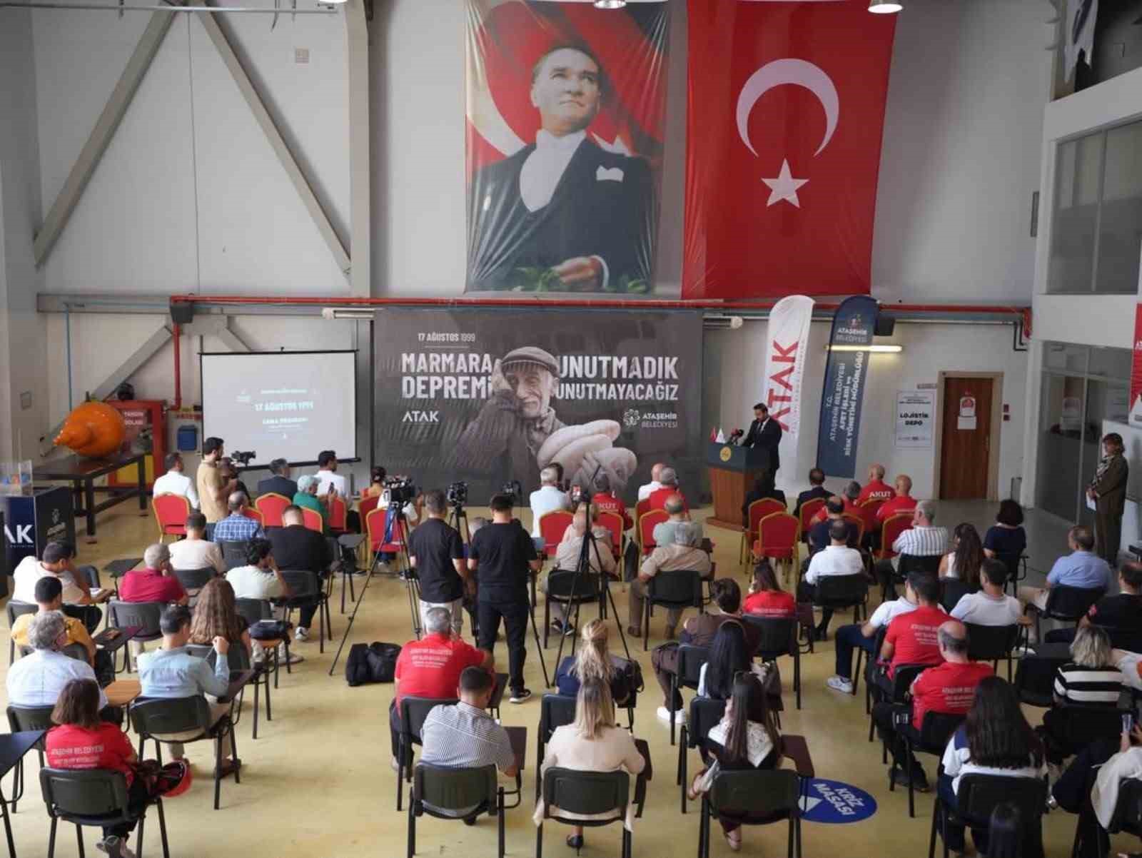 ATAŞEHİR’DE 17 AĞUSTOS DEPREM ŞEHİTLERİ ANILDI: "DEPREM DEĞİL, HAZIRLIKSIZLIK FELAKET GETİRİR"