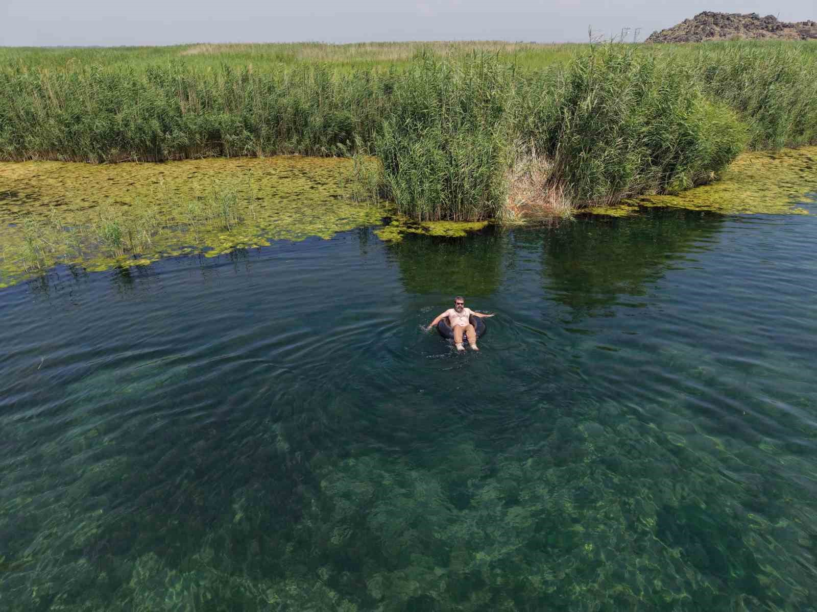 IĞDIR’DA SICAK HAVA VATANDAŞLARI KARASU SAZLIĞI’NA ÇEKİYOR