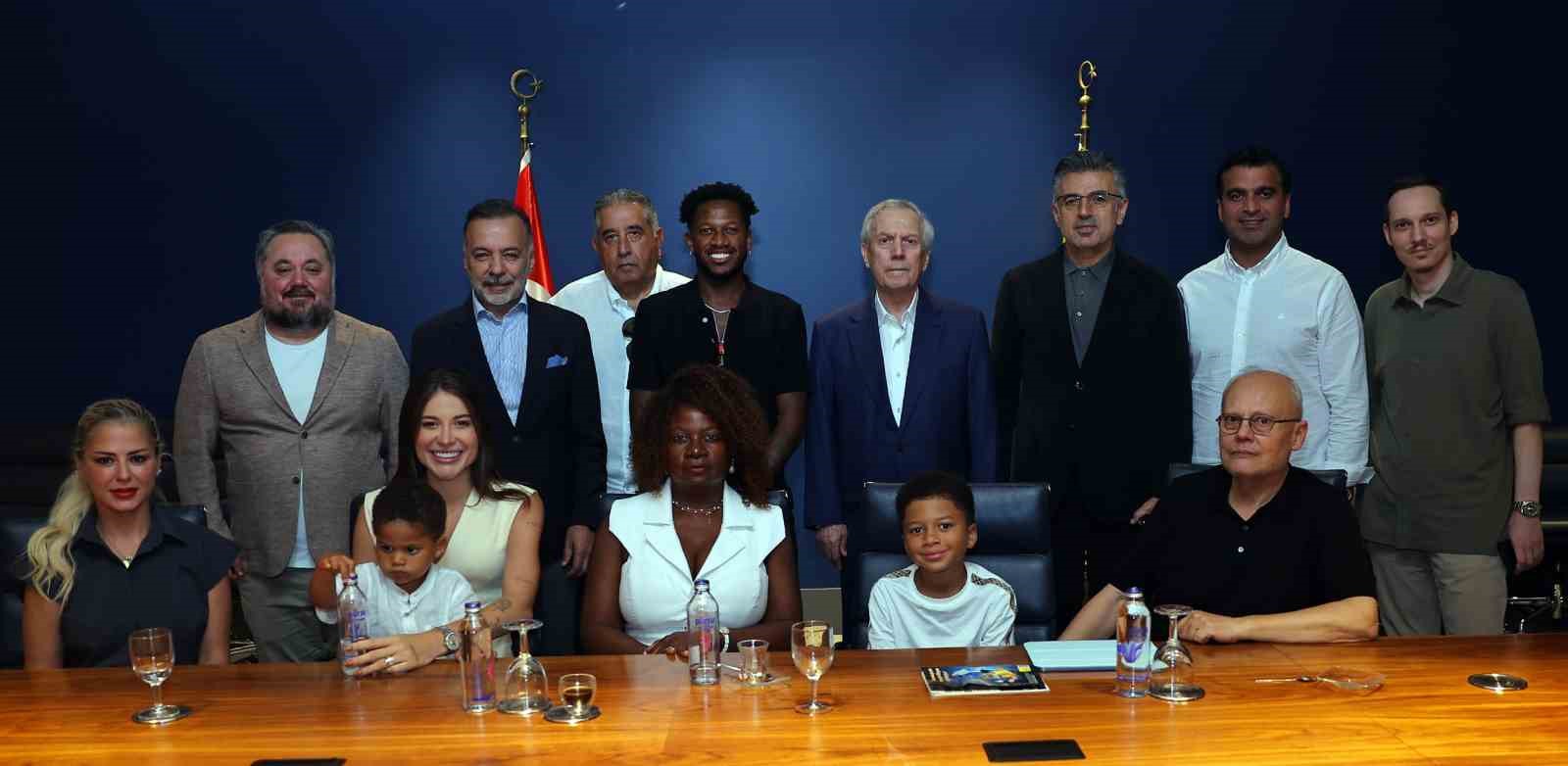 FRED, FENERBAHÇE’YE VEDA ETTİ