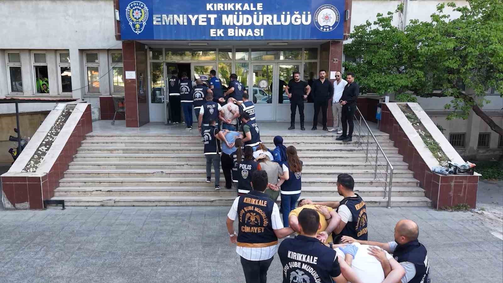 7 MİLYON VERİ İNCELENEREK DERİN DONDURUCUDAKİ 12 YILLIK CİNAYETİN SIRRI ÇÖZÜLDÜ: 13 TUTUKLAMA