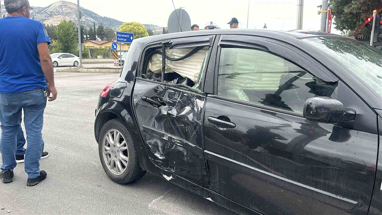 BURDUR’DA OTOMOBİLLE ÇARPIŞAN MOTOSİKLETİN SÜRÜCÜSÜ 2 GÜNLÜK YAŞAM MÜCADELESİNİ KAYBETTİ