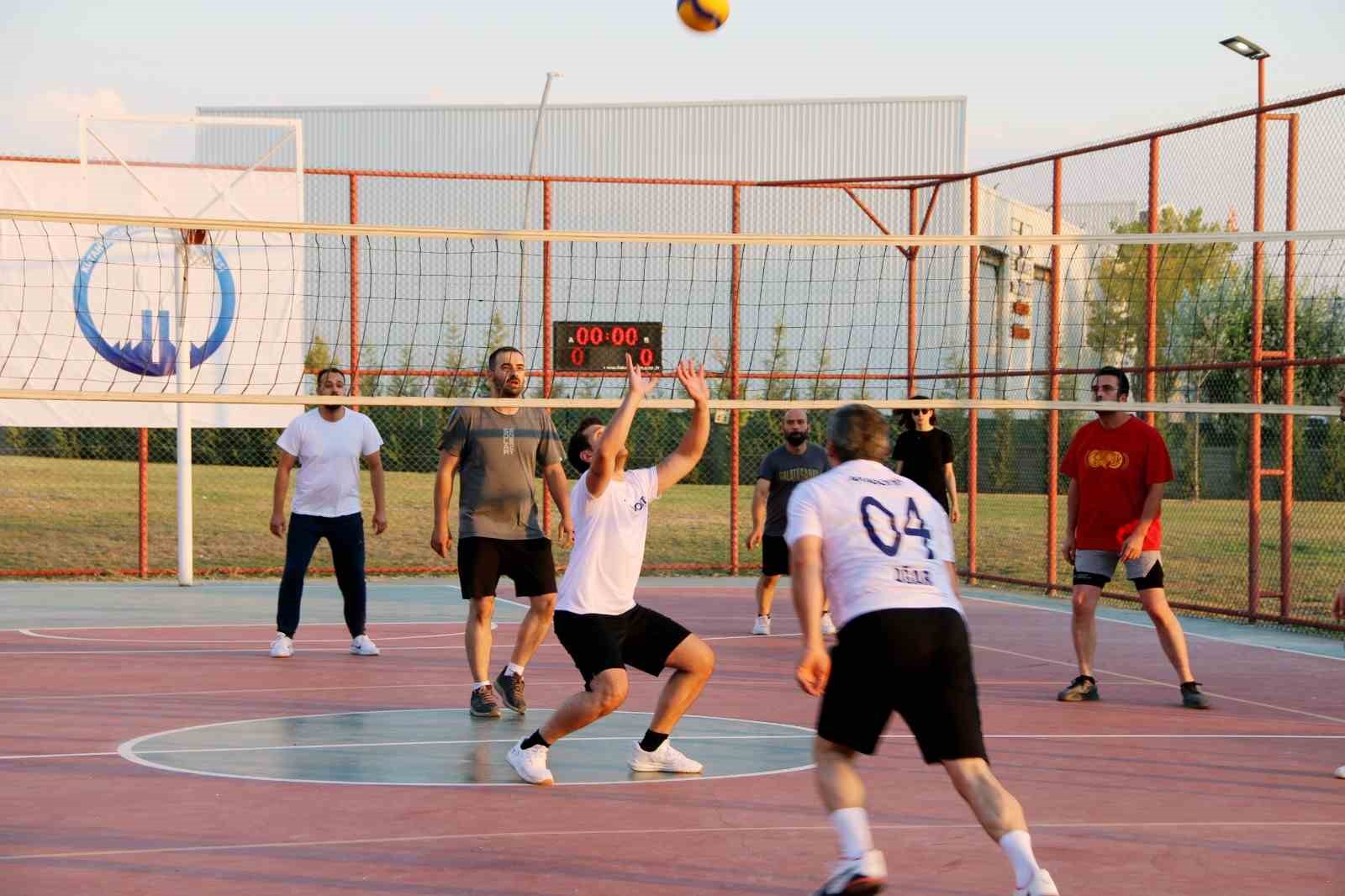 KÜTAHYA’DA FİRMALAR ARASI VOLEYBOL TURNUVASI’NIN ŞAMPİYONU BELLİ OLDU