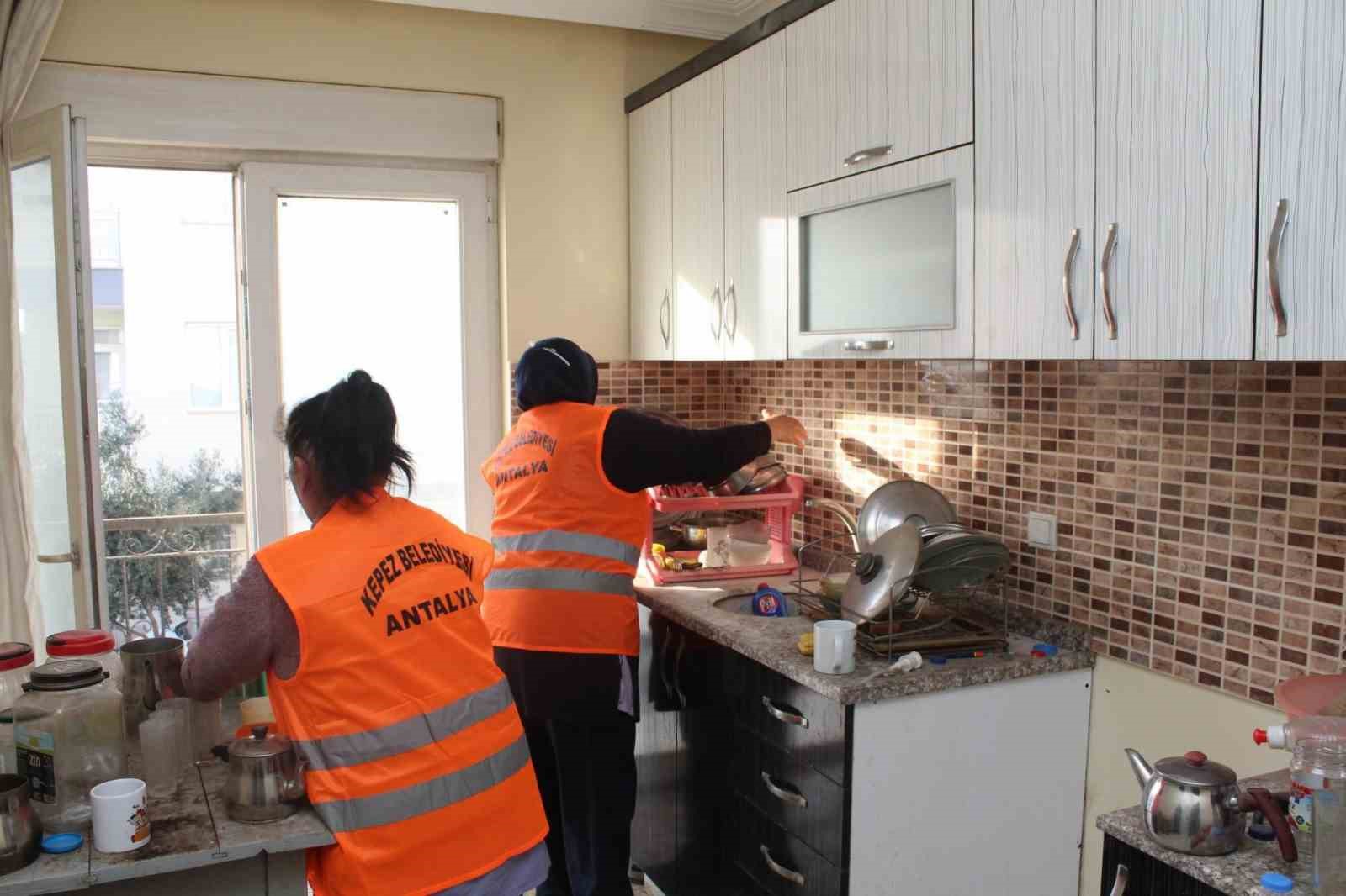 KEPEZ, EVDE SAĞLIK HİZMETLERİYLE GÖNÜLLERE DOKUNUYOR