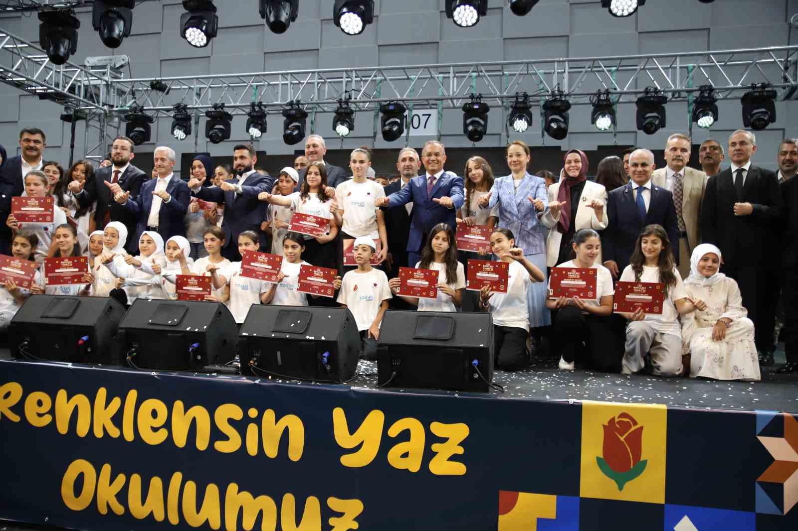 GAZİANTEP’TE TÜGVA YAZ OKULU’NDA RENKLİ KAPANIŞ