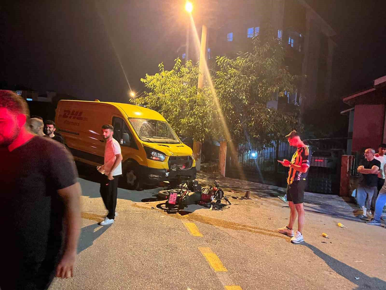 BOLU’DA MOTOSİKLET İLE PANELVAN ÇARPIŞTI: 1 YARALI