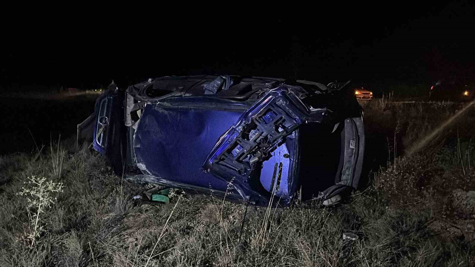 NİĞDE’DE İKİ OTOMOBİL KAFA KAFAYA ÇARPIŞTI: 1’İ AĞIR, 7 YARALI