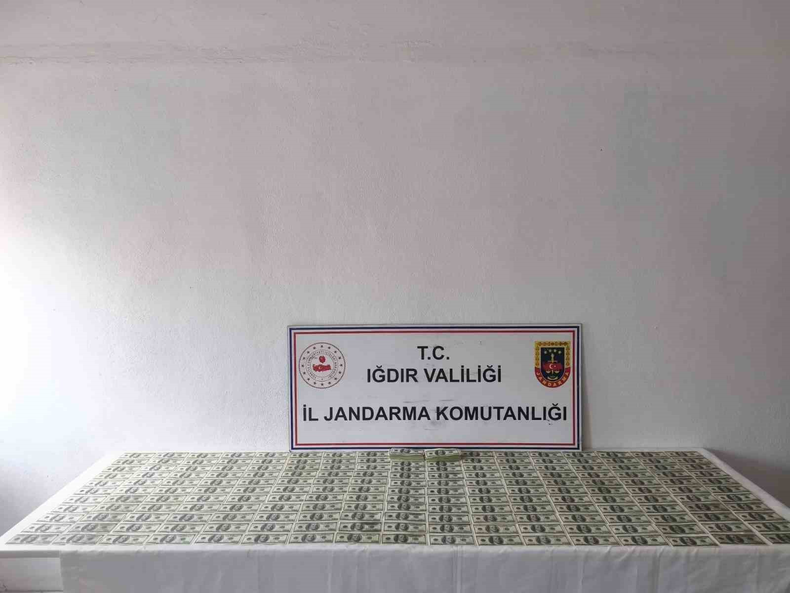 IĞDIR’DA 2,5 MİLYON LİRALIK SAHTE DOLAR OPERASYONU