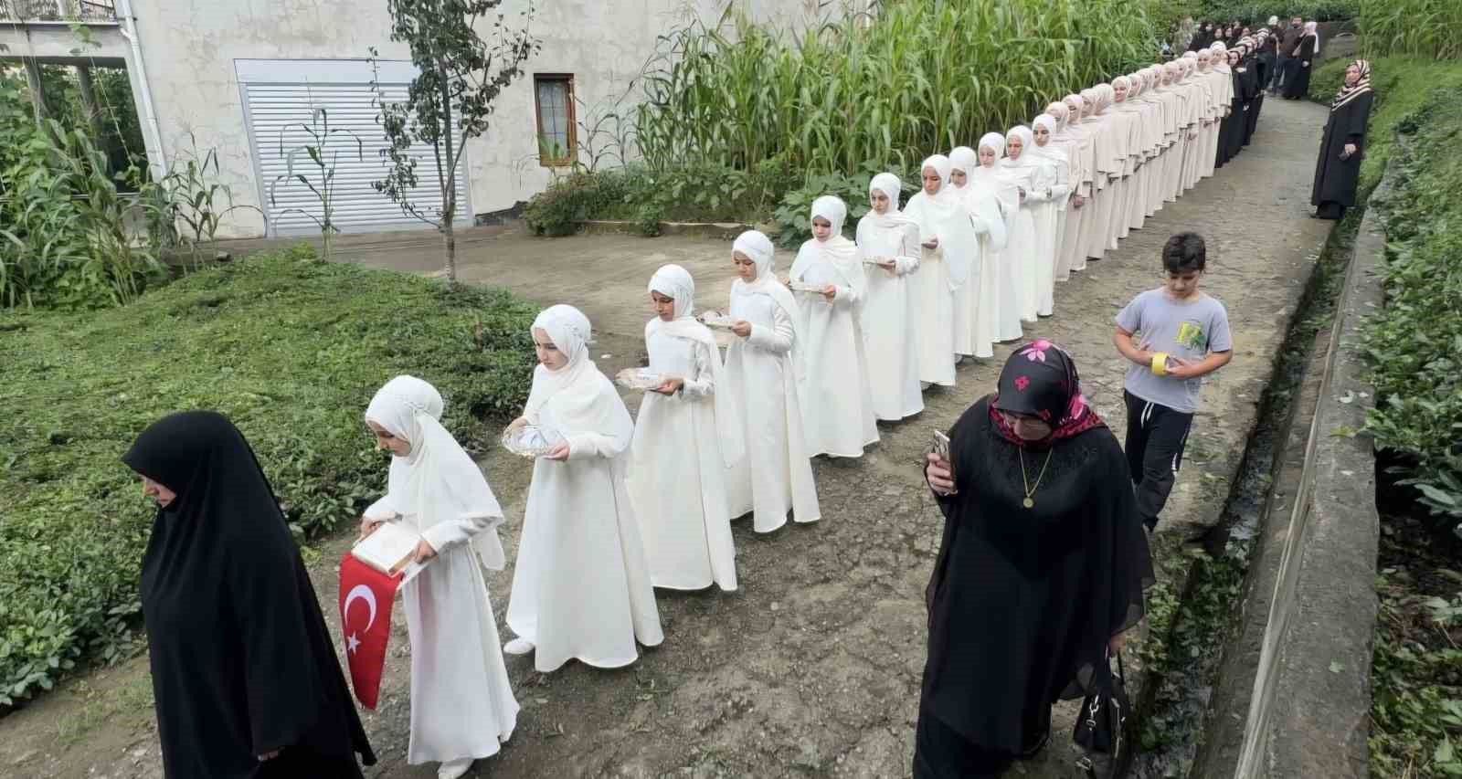 ZENO’DA KIZ HAFIZLAR TÖRENLE İCAZETLERİNİ ALDI