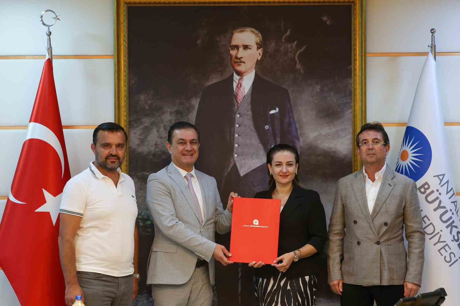 "674. TARİHİ ELMALI YAĞLI PEHLİVAN GÜREŞLERİ" İÇİN İŞ BİRLİĞİ PROTOKOLÜ İMZALANDI