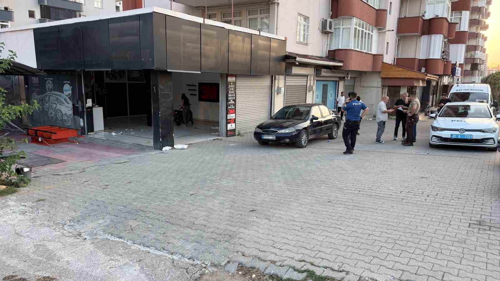 ADANA’DA ALACAK VERECEK KAVGASI KANLI BİTTİ: BABA VE OĞLU ÖLDÜ, ANNE YARALI