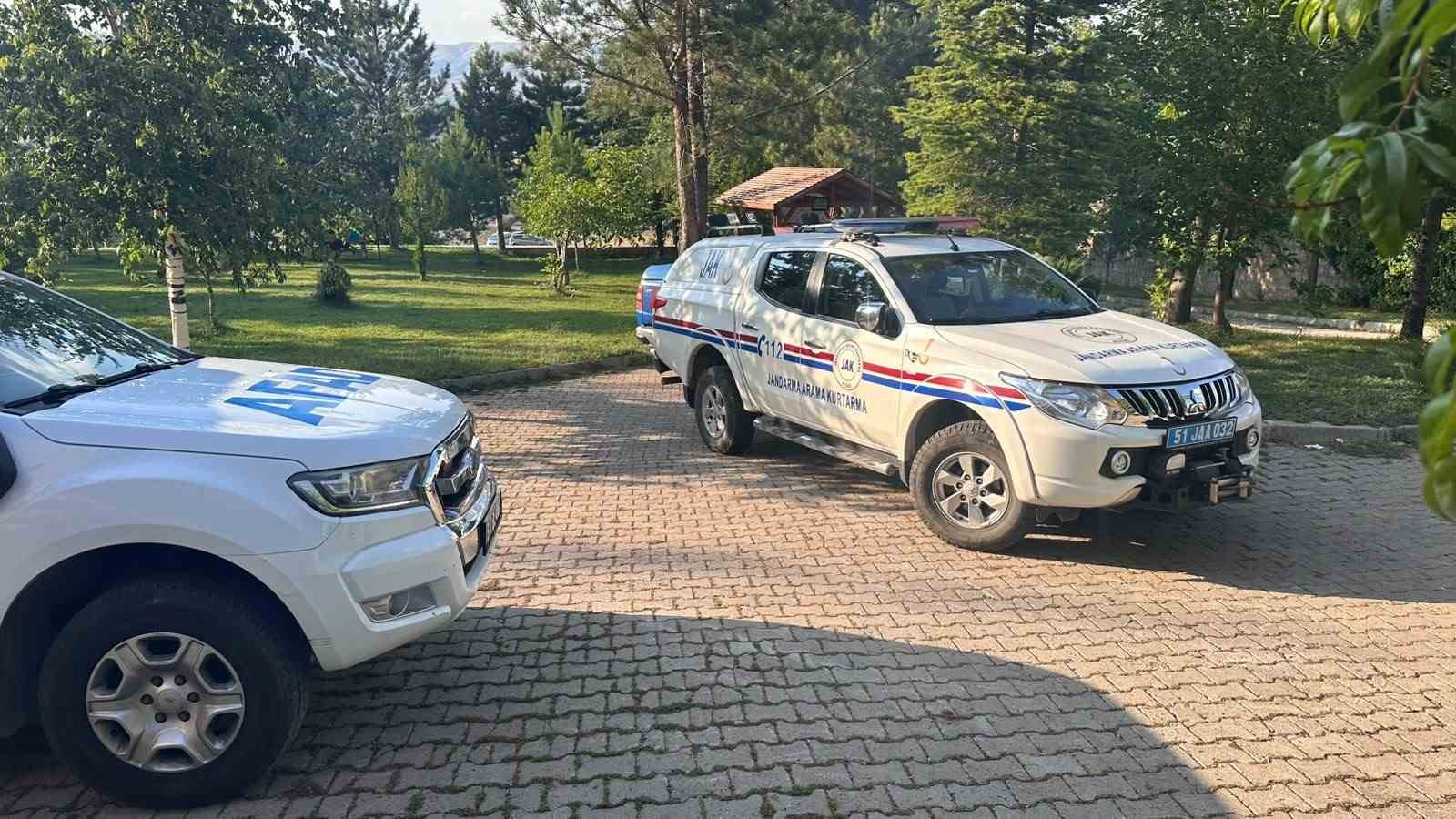 ALADAĞLAR’DA TIRMANIŞ SIRASINDA DÜŞEN İNGİLİZ DAĞCI İÇİN HELİKOPTERLİ KURTARMA OPERASYONU