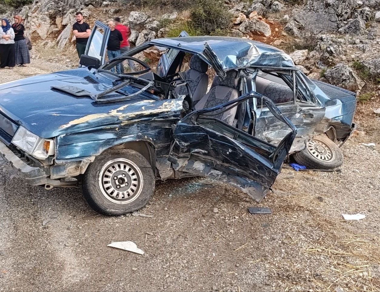KONYA’DA TIRLA OTOMOBİL ÇARPIŞTI: 1 ÖLÜ, 3 YARALI
