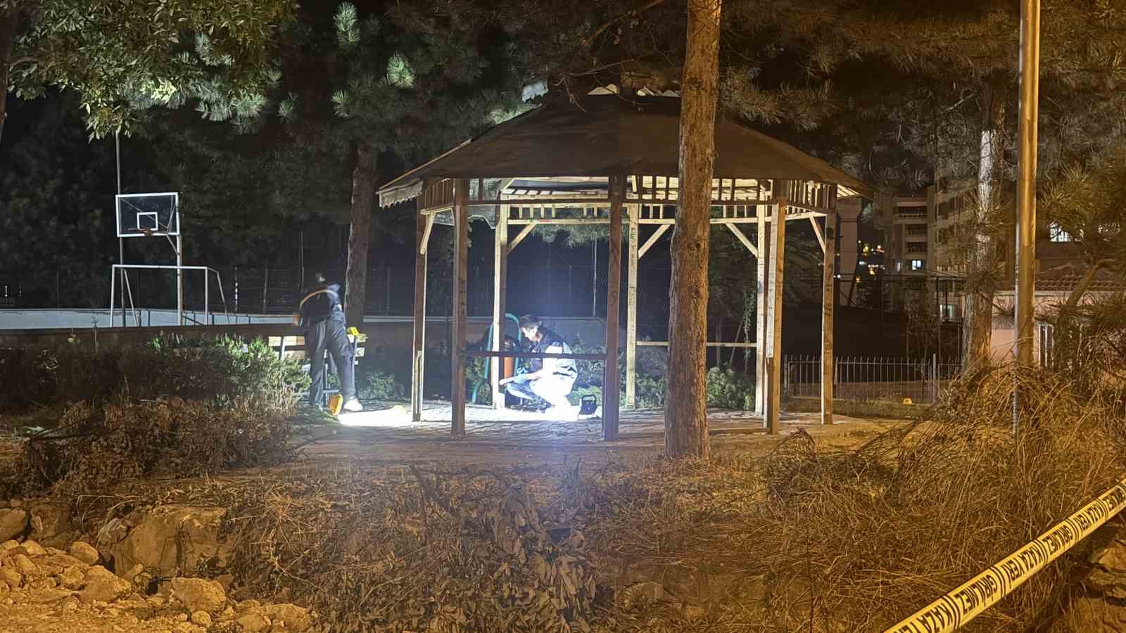 HIRKA VERME MESELESİ TARTIŞMAYA DÖNDÜ: ARKADAŞINI 3 YERİNDEN BIÇAKLADI