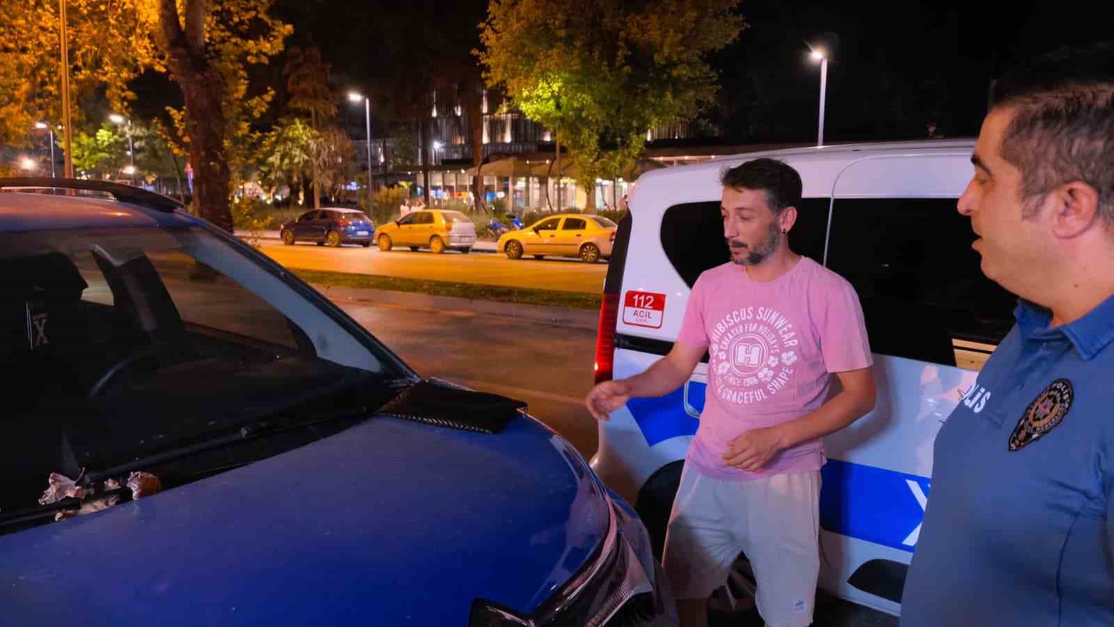 DUYARLI VATANDAŞ, BULDUĞU 30 BİN TL’Yİ SAHİBİNE ULAŞTIRILMASI İÇİN POLİSE TESLİM ETTİ