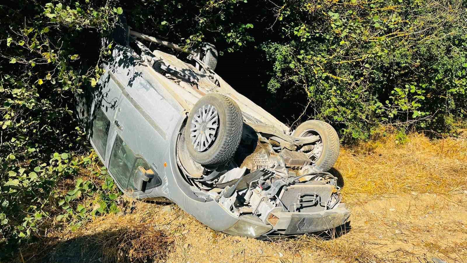 BİLECİK’TE OTOMOBİL TAKLA ATTI: 2 YARALI