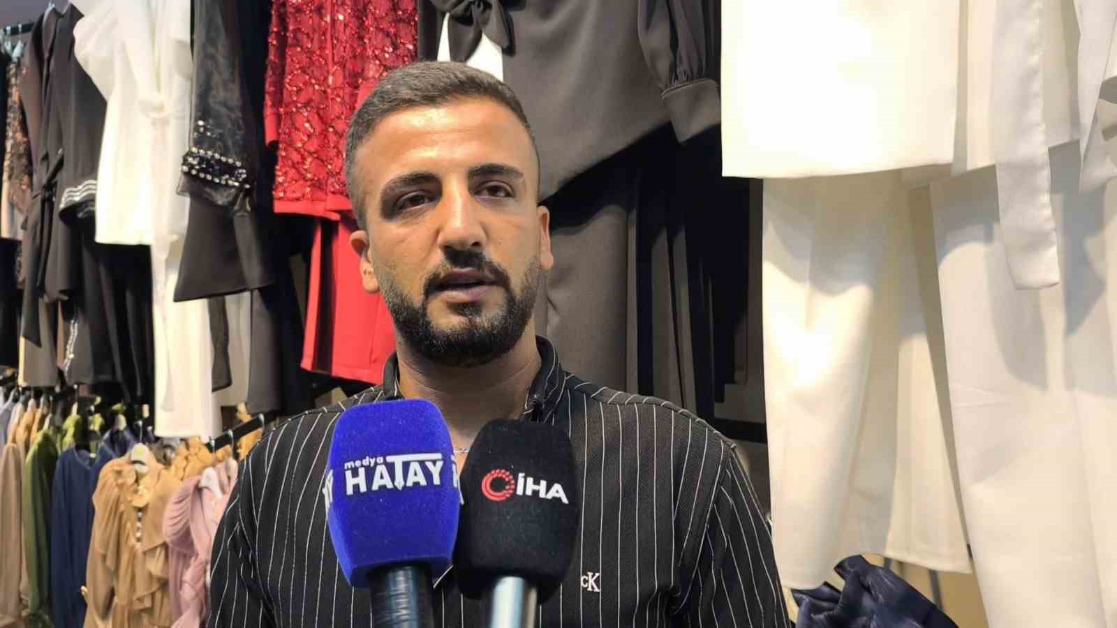MÜŞTERİ GİBİ GELDİKLERİ MAĞAZADA ÇALIŞANI OYALAYIP, BİN LİRAYI ÇALDILAR