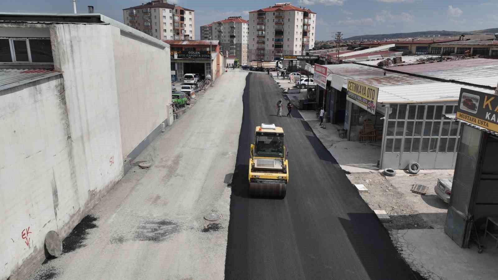 SORGUN SANAYİ SİTESİ’NDE ASFALT HAMLESİ: YOLLAR YENİLENİYOR