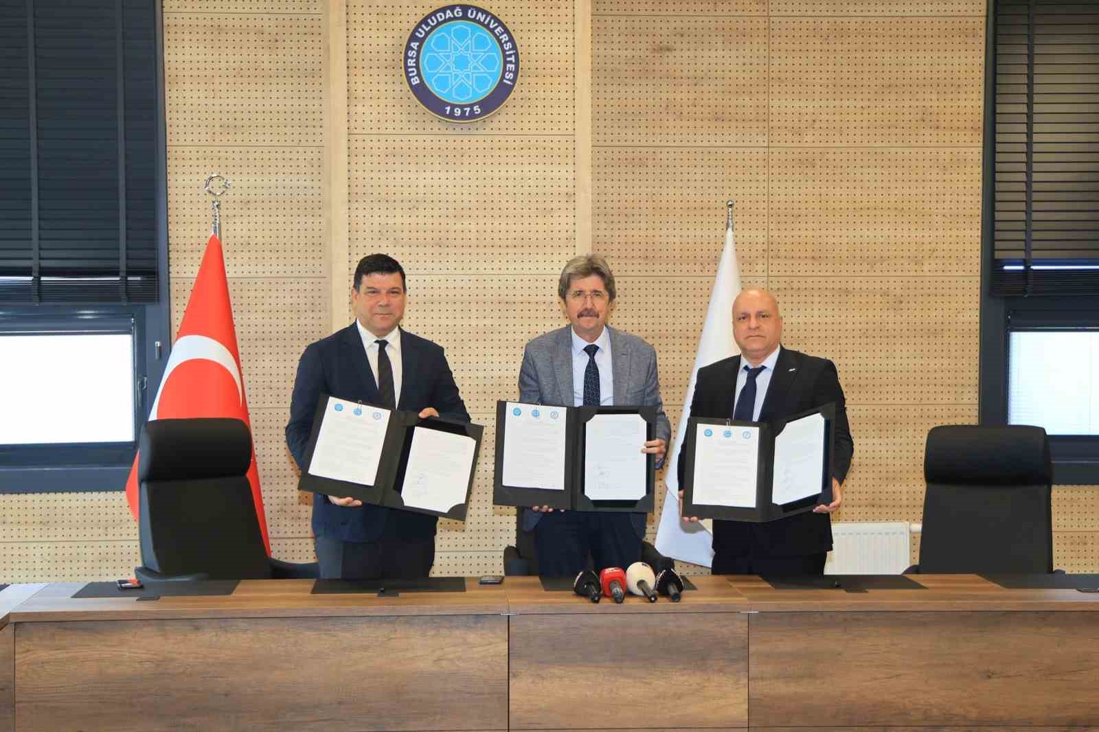 BUÜ’DEN KKTC ÜNİVERSİTESİNE AKADEMİK DESTEK