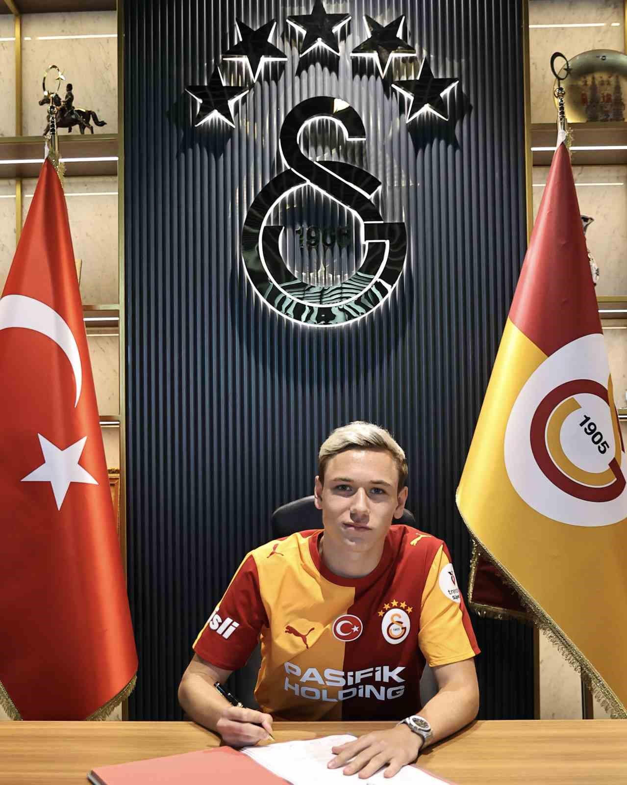 BATRAKOV: "TAKIMIN BENİMLE BİRLİKTE KUPALAR KAZANMASI İÇİN ELİMDEN GELEN HER ŞEYİ YAPACAĞIM"
