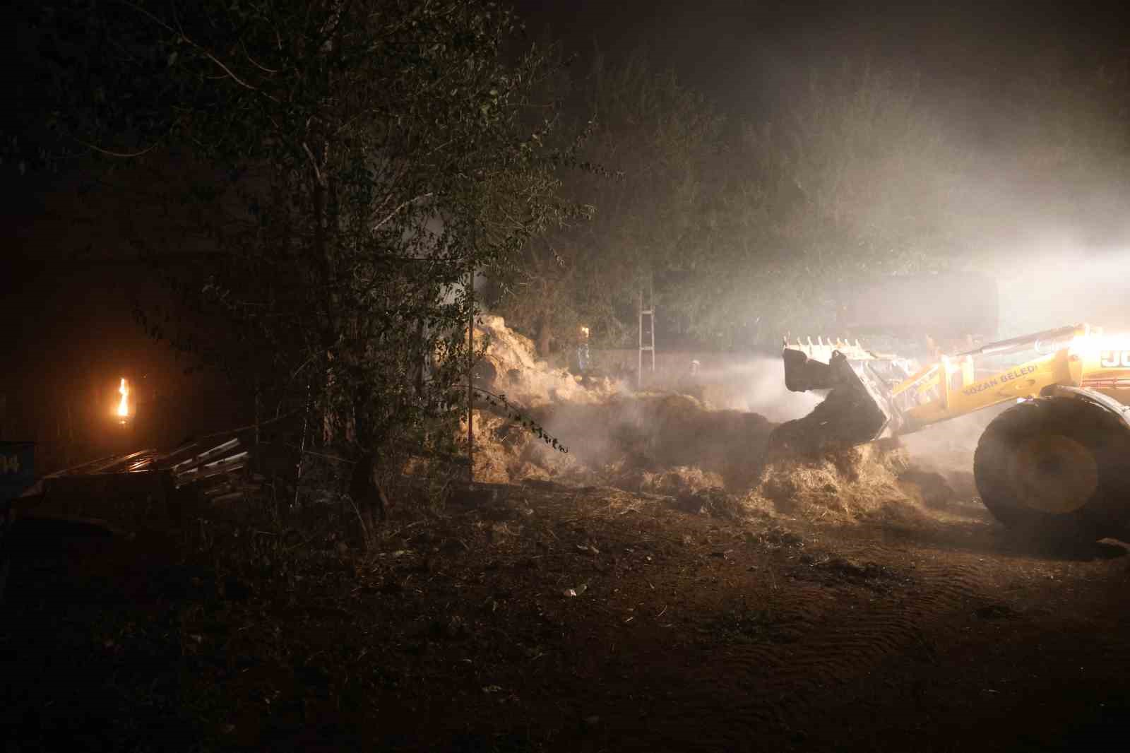 BAHÇE YANGININDA 600 SAMAN BALYASI İLE RÖMORK KÜLE DÖNDÜ