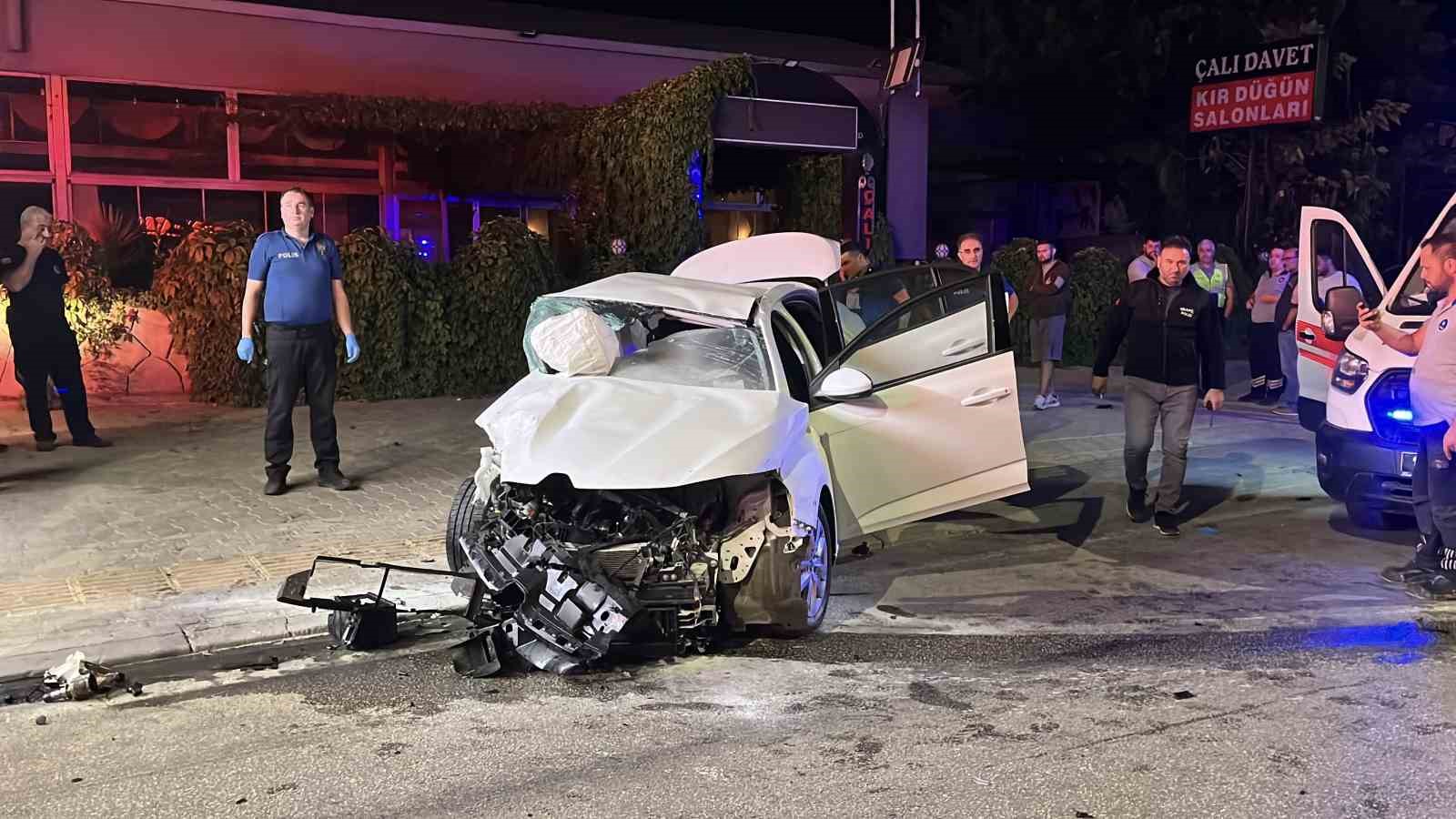 BURSA’DA OTOMOBİL İLE JİP ÇARPIŞTI: 2 GÜVENLİK GÖREVLİSİ HAYATINI KAYBETTİ