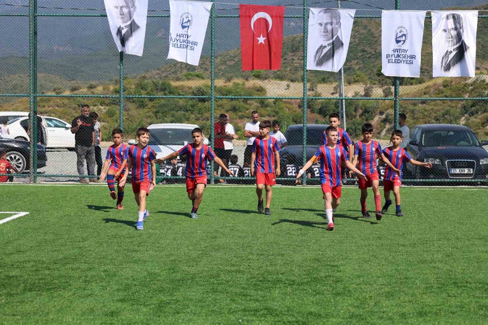 HBB, ANTAKYA’DA YENİ HALI SAHAYI HİZMETE AÇTI
