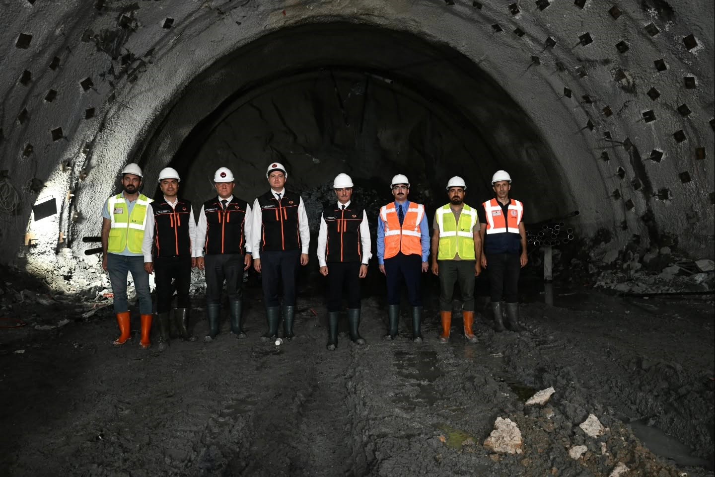 ÇİRİŞLİ TÜNELİ’NDE KAZI VE DESTEK ÇALIŞMALARINDA YÜZDE 60, NİHAİ BETON ÇALIŞMALARINDA İSE YÜZDE 49 SEVİYESİNE ULAŞILDI