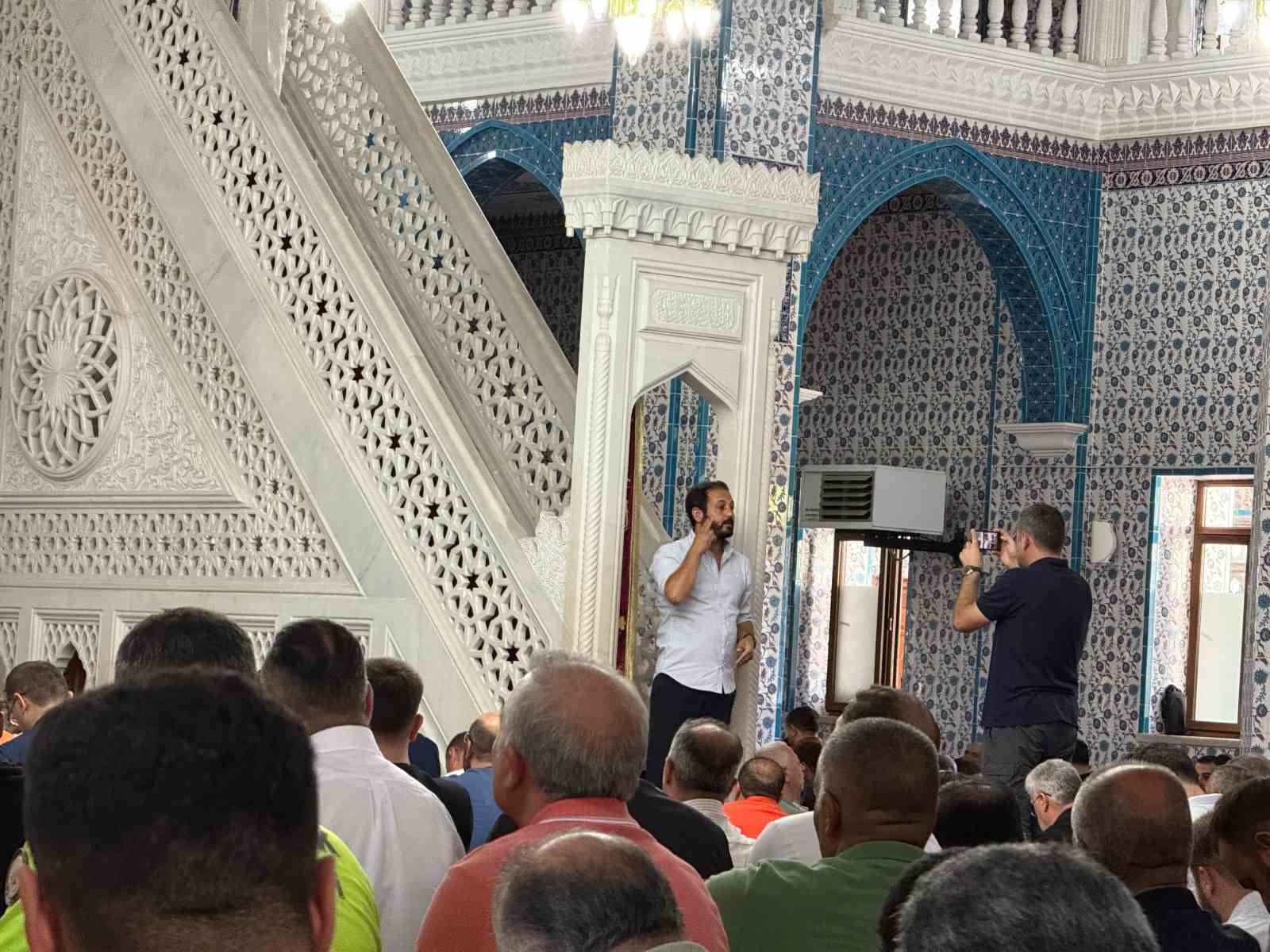IĞDIR’DA CUMA HUTBESİ İŞARET DİLİYLE DE ANLATILDI