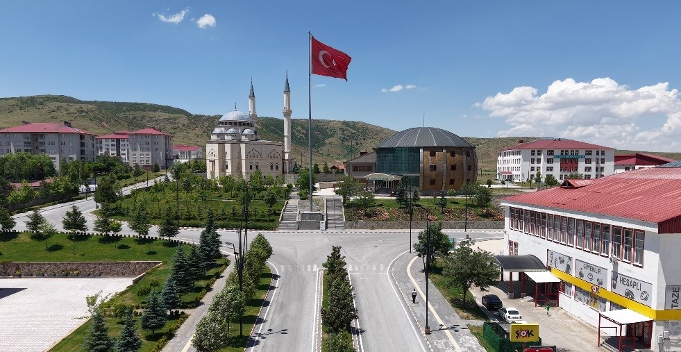 İSTANBUL’DA EĞİTİM VE 50 BİN TL’LİK BURS, BİTLİS’İ KÖKLÜ ÜNİVERSİTELERİN ÖNÜNE GEÇİRDİ