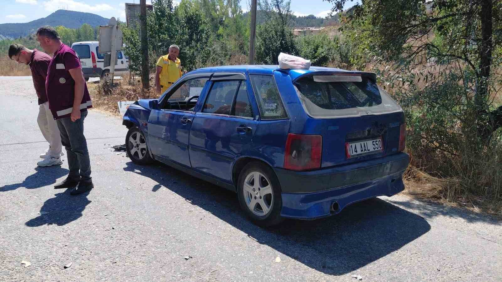 BOLU’DA OTOMOBİLLE ÇARPIŞAN MOTOSİKLETİN SÜRÜCÜSÜ YARALANDI