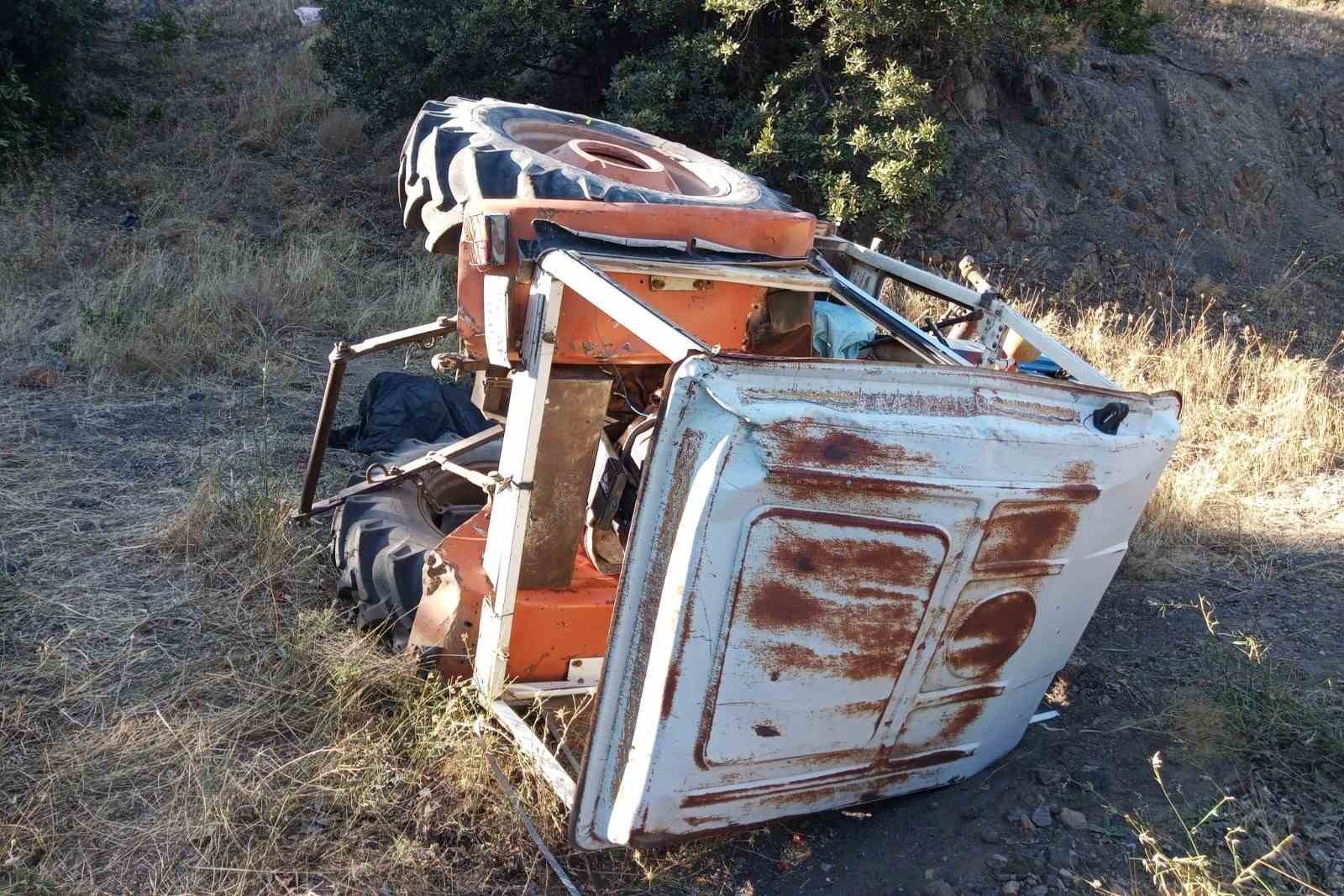 DEVRİLEN TRAKTÖRÜN SÜRÜCÜSÜ HAYATINI KAYBETTİ