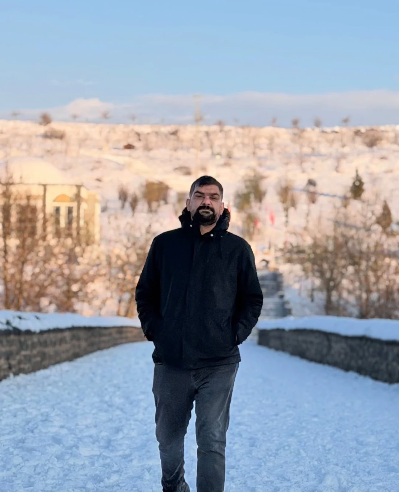 EVİNDE KALP KRİZİ GEÇİREN 35 YAŞINDAKİ ŞAHIS HAYATINI KAYBETTİ