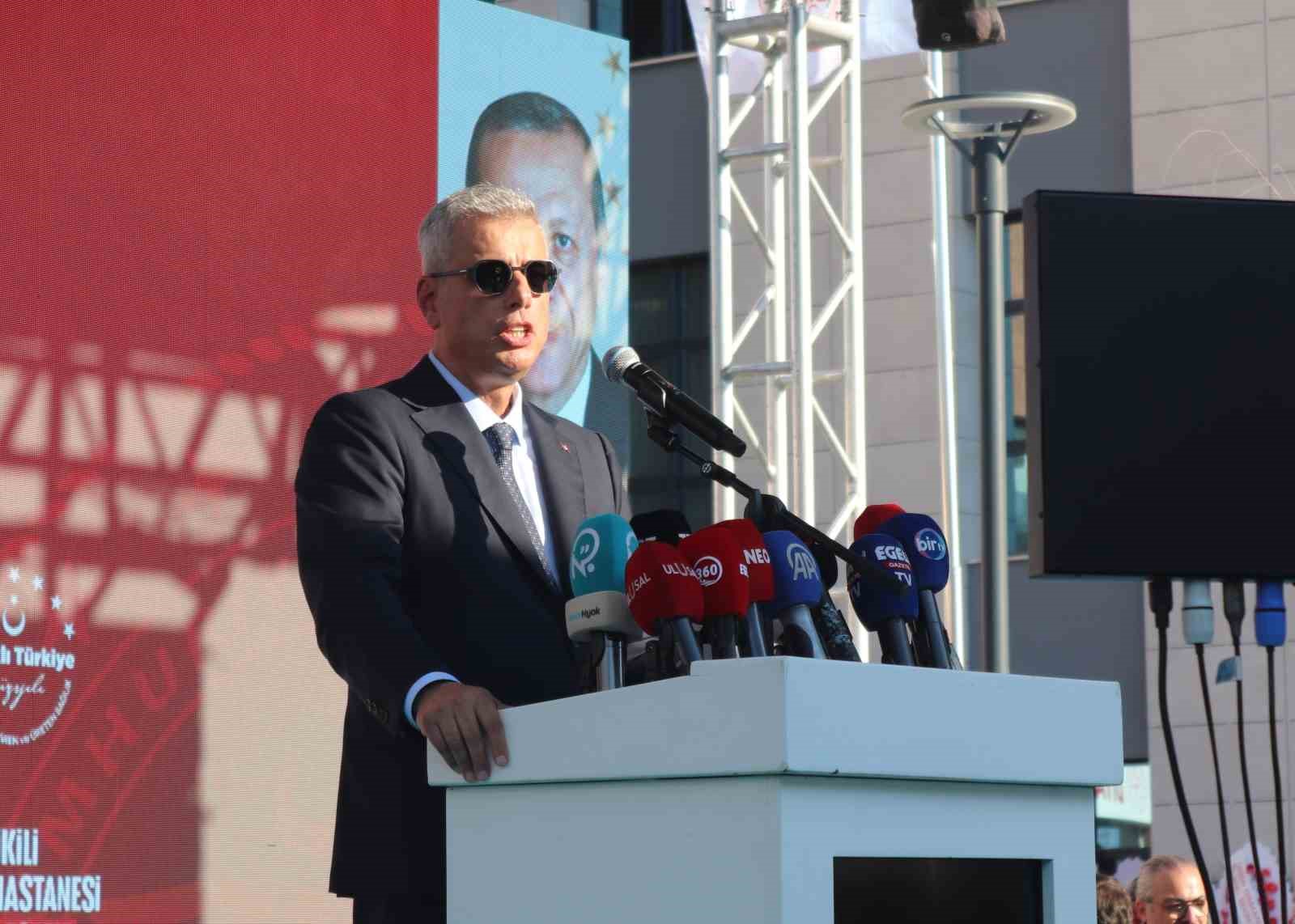 BAKAN MEMİŞOĞLU’NDAN İZMİR’E DEV MÜJDE: İKİNCİ ŞEHİR HASTANESİ GELİYOR