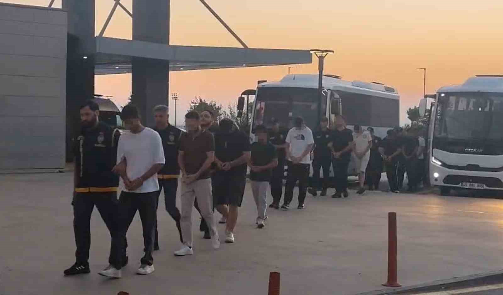 SAHTE OYUN VE ALIŞVERİŞ SİTELERİ ÜZERİNDEN VURGUN YAPTILAR: 36 ŞÜPHELİ TUTUKLANDI