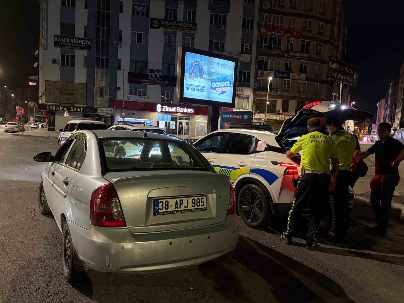KAYSERİ’DE KORSAN TAKSİCİLİK YAPAN SÜRÜCÜYE 100 BİN TL PARA CEZASI
