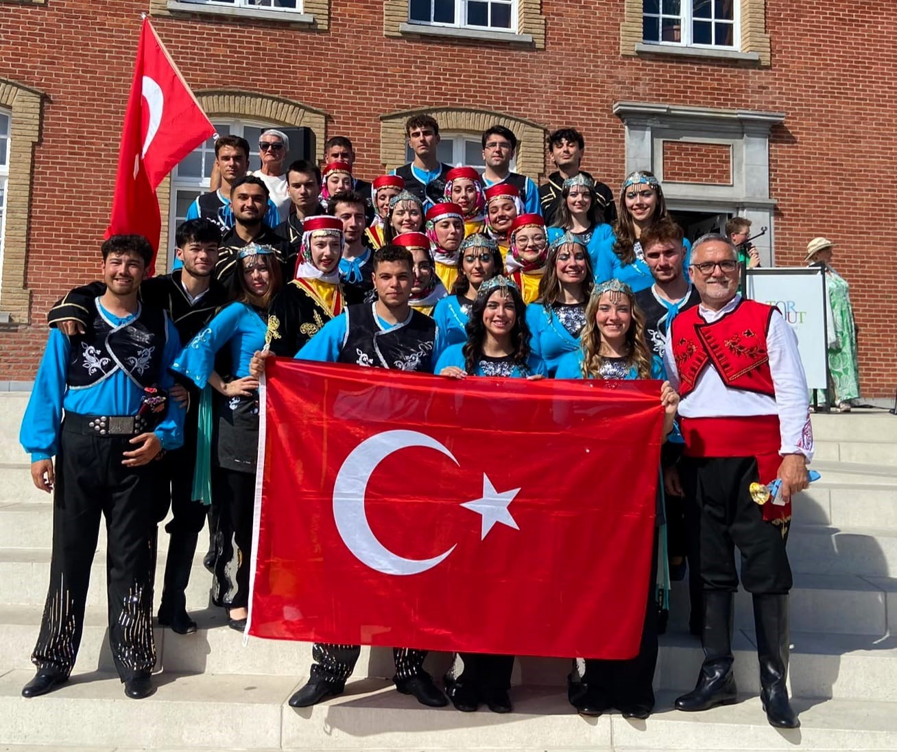 BUÜ HALK OYUNLARI TOPLULUĞU BELÇİKA’DA TÜRKİYE’Yİ TEMSİL ETTİ