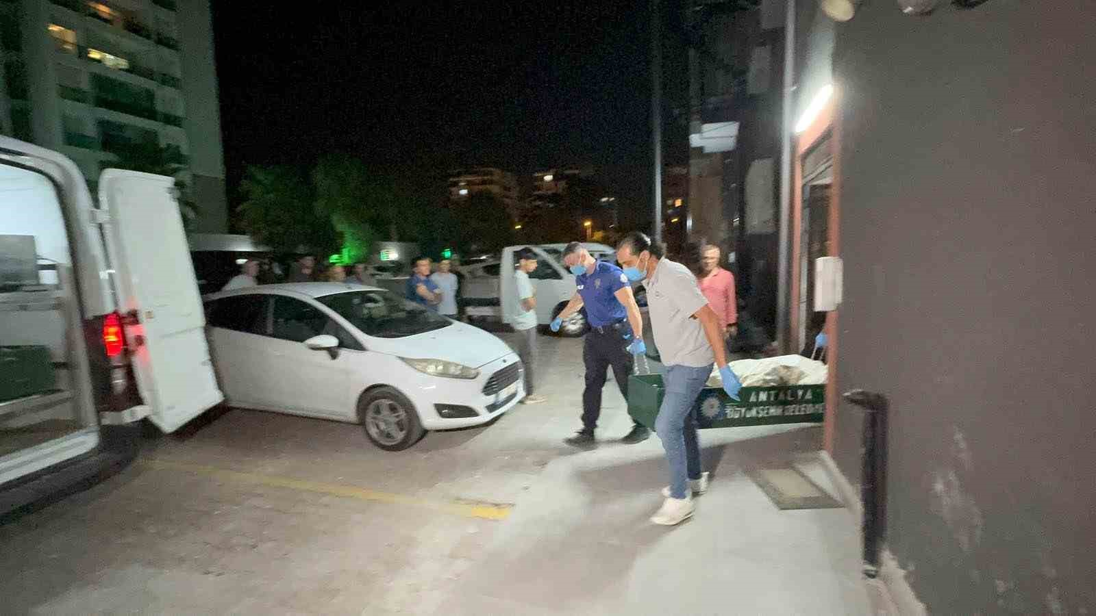 ANTALYA’DA NORVEÇ ASILLI YAŞLI ADAM EVİNDE ÖLÜ BULUNDU
