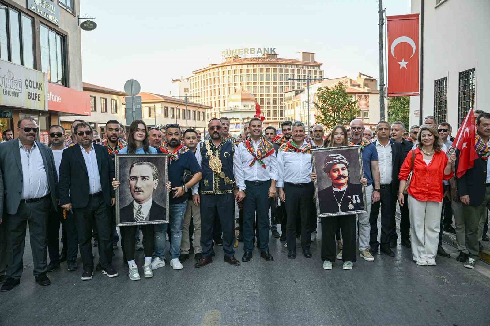 GELENEKSEL KURTDERELİ MEHMET PEHLİVAN YAĞLI GÜREŞLERİ’NİN 1. GÜNÜ KORTEJLE SONA ERDİ