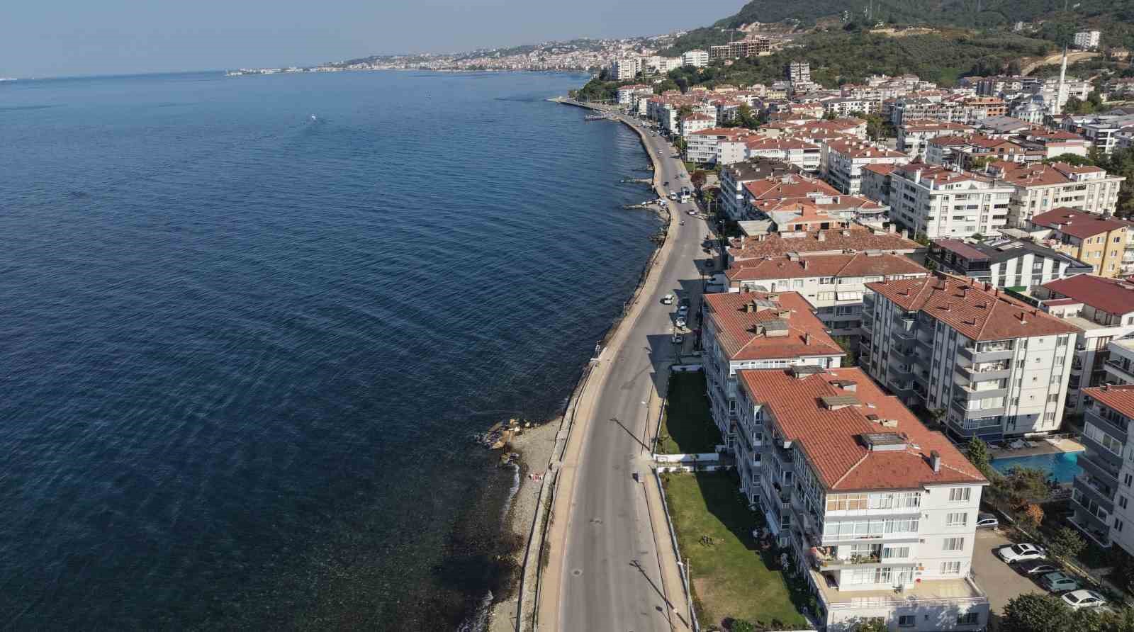 ÇINARCIK’TA DENİZE GİRMEK YASAKLANDI: DENİZ KİRLENDİ, CEZA YAĞDI