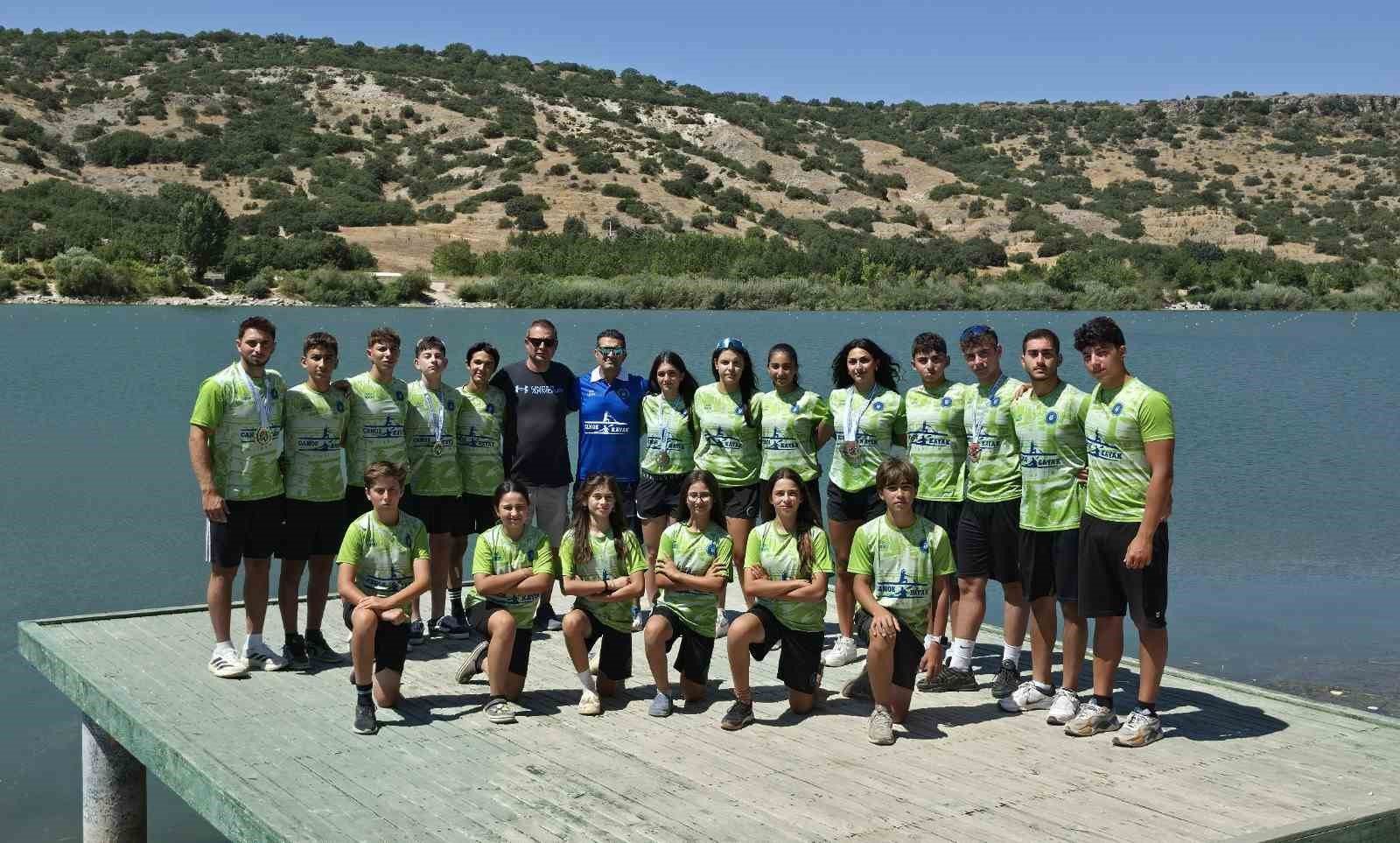BÜYÜKŞEHİR BELEDİYESPOR KANOCULARINDAN 12 MADALYA