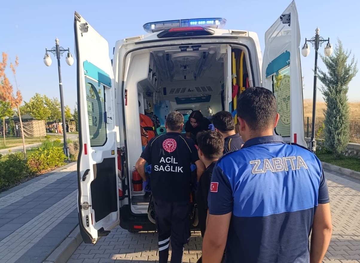 MALATYA’DA RAHATSIZLANAN VATANDAŞA ZABITA EKİPLERİNDEN HIZLI MÜDAHALE