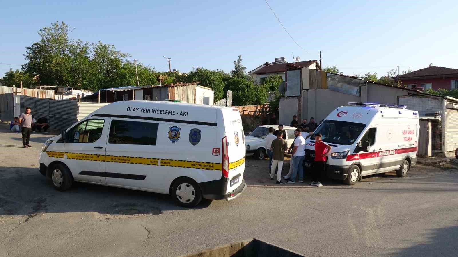 MALATYA’DA BİR ŞAHIS EVİNİN ÖNÜNDE ÖLÜ BULUNDU